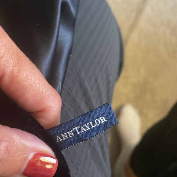 Vintage!  Ann Taylor black velvet with black satin wrap. - Picture 3 of 4